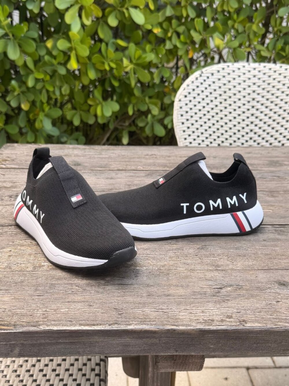 Tommy Hilfiger Aliah Sneakers 7.5 Black Knit Slip‑On Sporty Casual Great Cond.